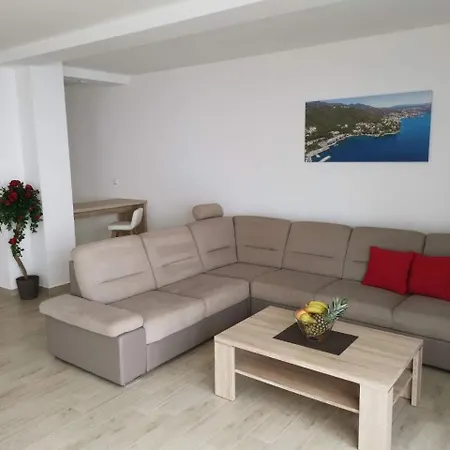 Isabela Apartment *